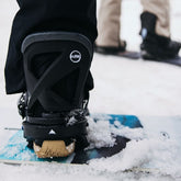 Snowboard Bindung für Damen auf Snowboard