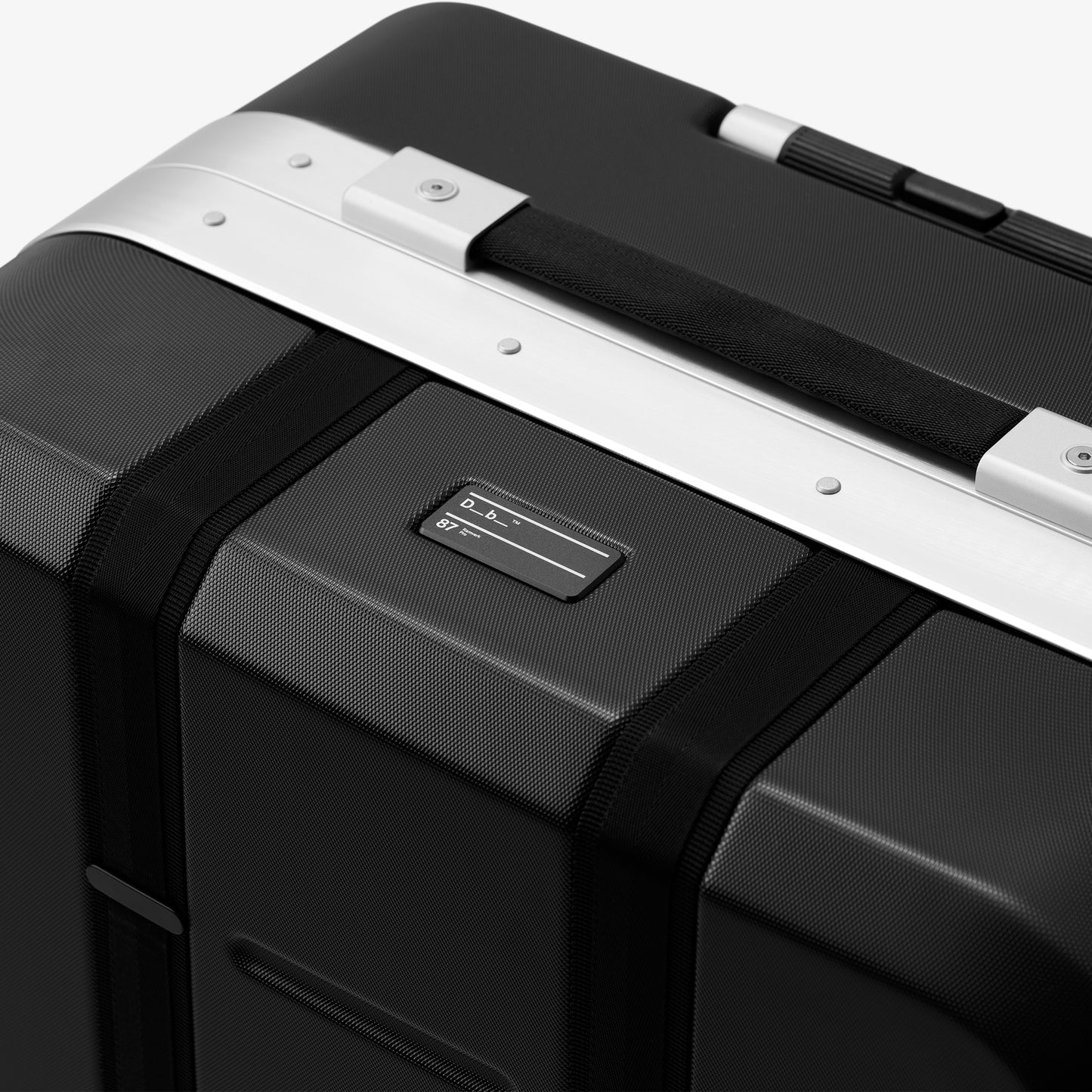 Ramverk Pro Check-in Luggage Medium Silver
