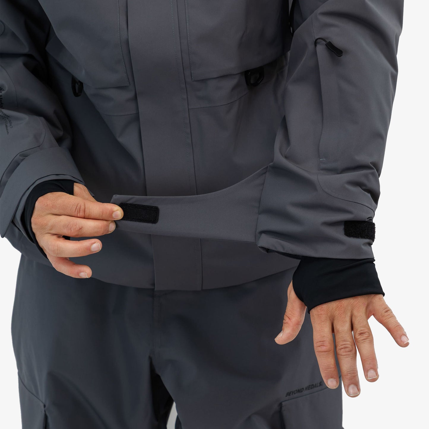 Beyond Medals Cargo Jacke 2L 2026