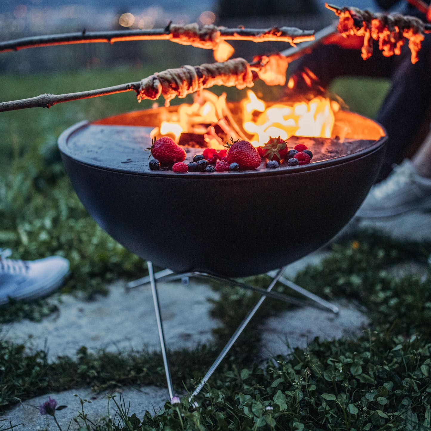 Höfats Bowl 57 Feuerschale mit Sternfuß