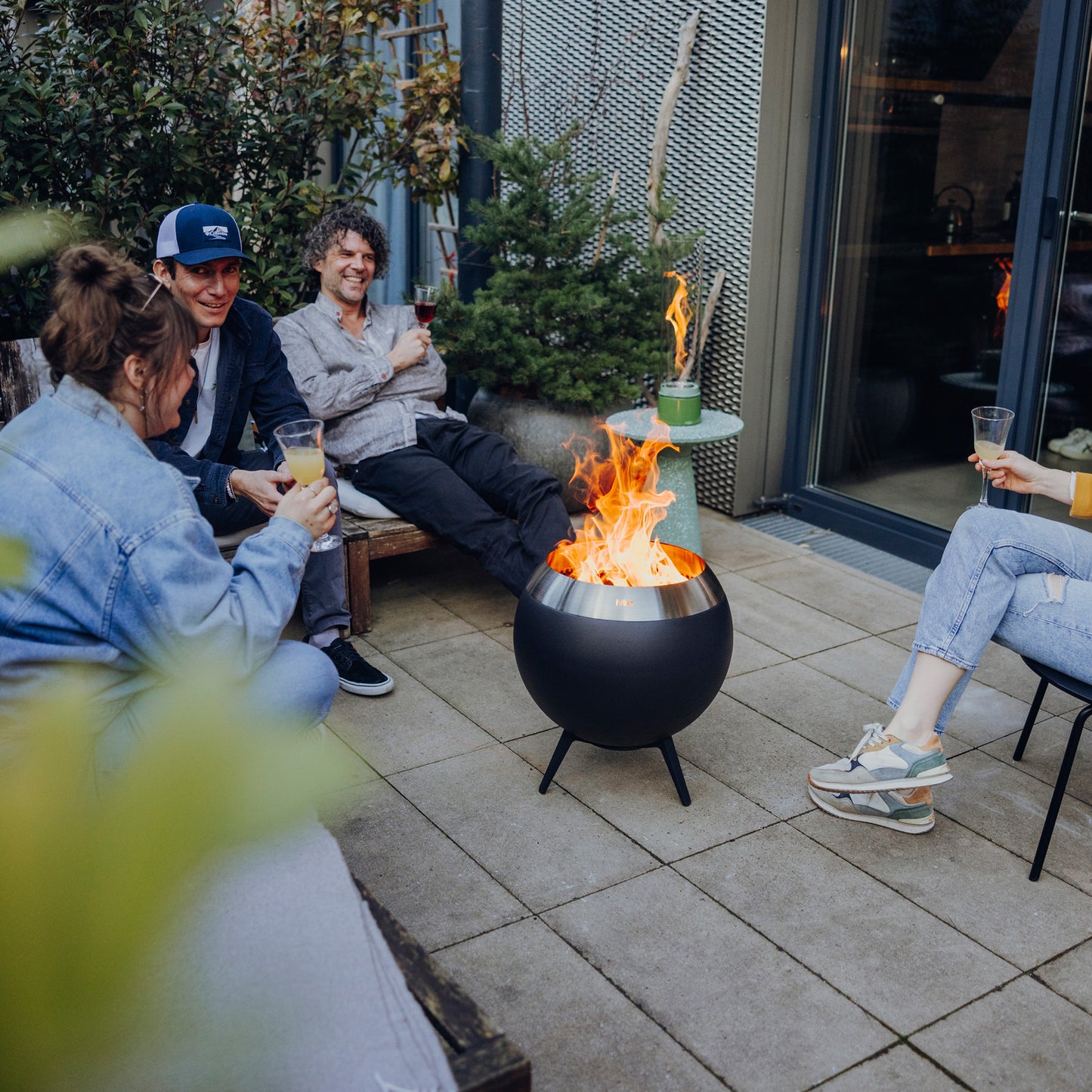 Höfats Moon 45 Feuerkorb mit niedrigem fuß