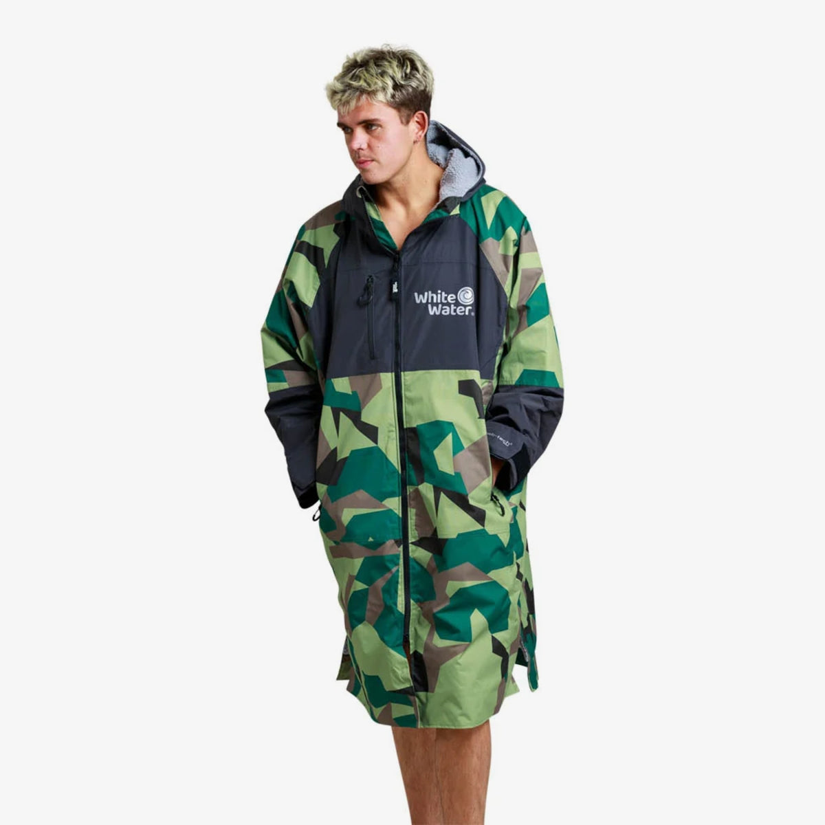 White Water Hard Shell Robe Mantel Green Camo – Vorderansicht