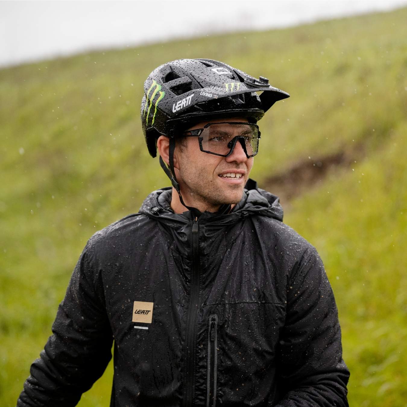 Mann mit Fahrradbrille